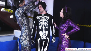 Spooooky Skeloton Sex Session Ft. Adriana Chechik!