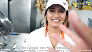 Sausage Seller Latina Gets 1 Extra After Her Shift