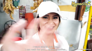 Sausage Seller Latina Gets 1 Extra After Her Shift