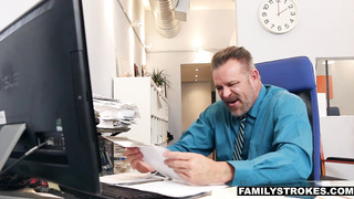 Stepdaughter Fucking Her Daddy At The Office