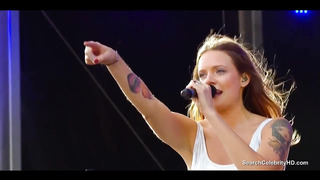Tove Lo Shows Off Her Great Tits To The Crowd