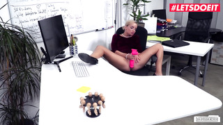 Bumsbuero - Hot Blonde Victoria Pure Got Pounded Hard In The Office - LETSDOEIT