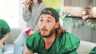 BRAZZERS - Mom London Throws A Football Party! On PORNCOMP